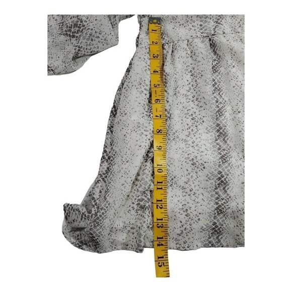 Altar'd State Women's Snakeskin Flowy Long-Sleeved Romper Jumper Size Sm… - Picture 12 of 12